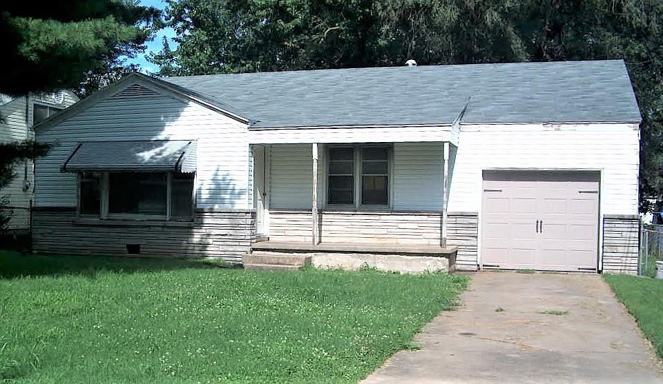 1st image of 1616 N Kentwood Ave