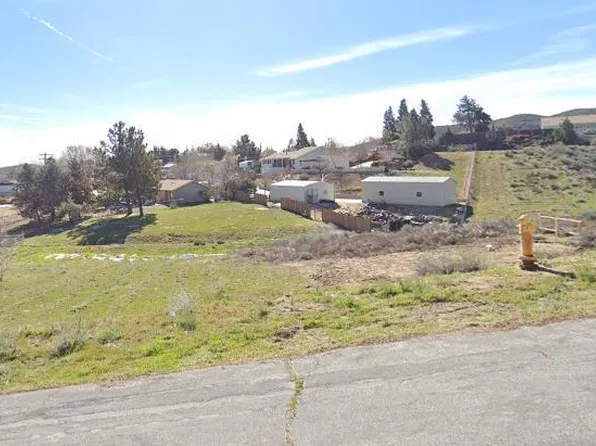 43030 Monacan Pl, Lake Hughes, CA 93532