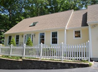 34 Yorkshire Dr, Waterford, CT 06385