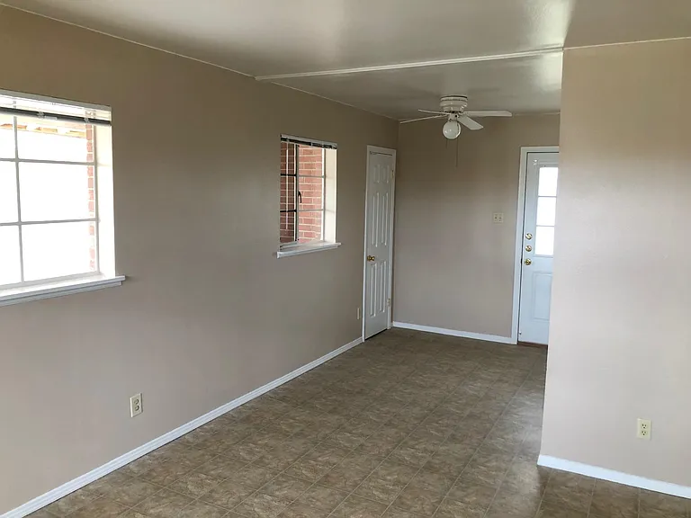 5717 Bainbridge Ave — Photo 4