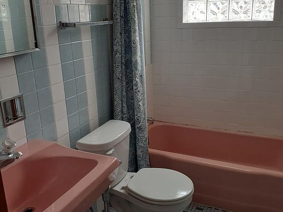 5th image of 1831 N Broadway Ave #2