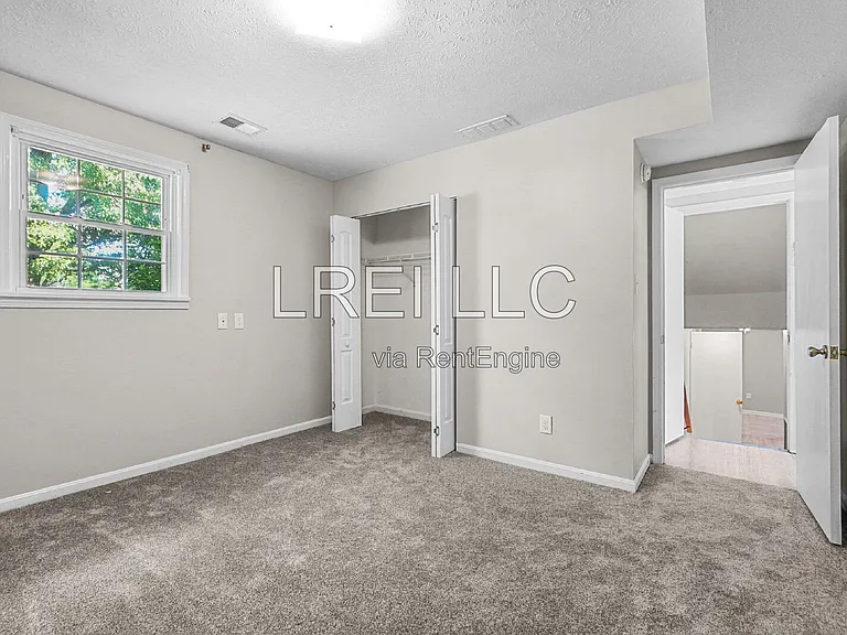 2414 Parkdale Ave — Photo 9