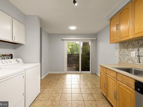 4th image of 2240 Southgate Sq