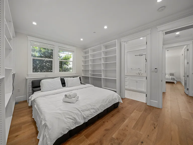 12439 Kling St — Photo 28