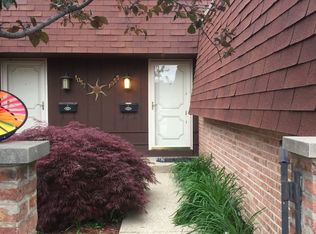 1055 Busse Hwy, Park Ridge, IL 60068