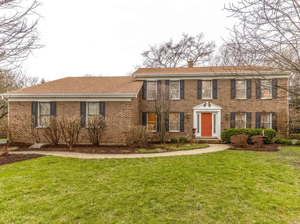 9 Devonshire Ln, Lincolnshire, IL 60069