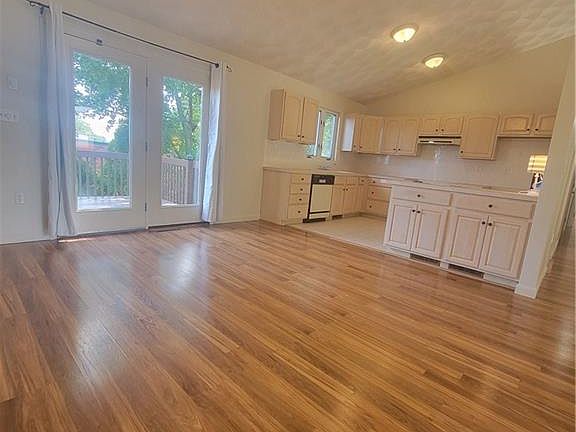 3rd image of 42 Barrett Ave