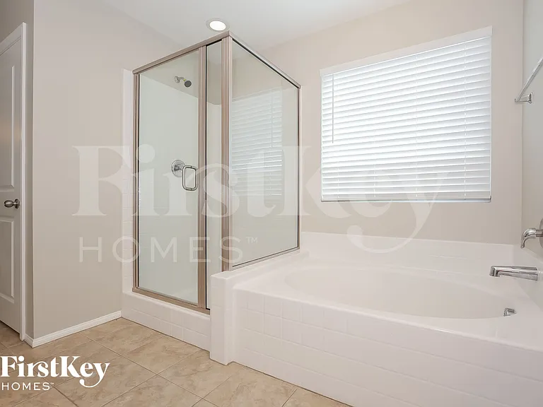 4515 Amberley Ridge Ave — Photo 9