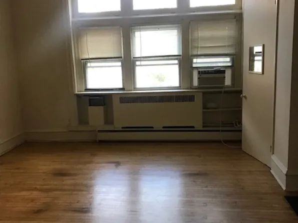 2206 Walnut St APT 2F, Philadelphia, PA 19103