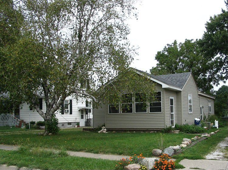 Front view: new siding, new roof!