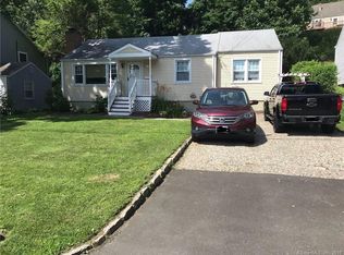 14 Buttonball Trl, Norwalk, CT 06851