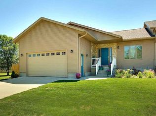 1201 Hummingbird Cir, Waterloo, IA 50702