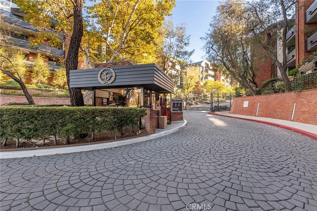 2 bed, 1837 sqft, $6,750 — Photo 1
