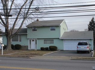 937 Riverview Dr N, Totowa, NJ 07512