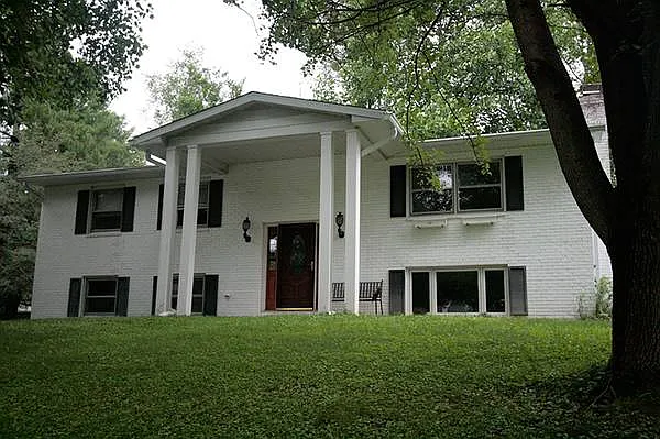 2219 E Queens Way photo 1