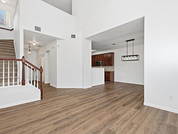 3rd image of 2917 Saint Andrews Dr