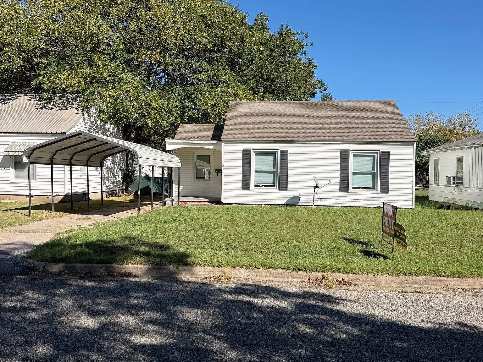 3 bed, 900 sqft, $950 — Photo 1