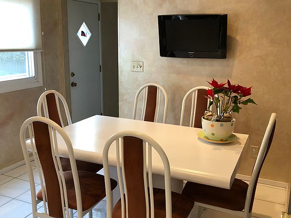 Breakfast nook