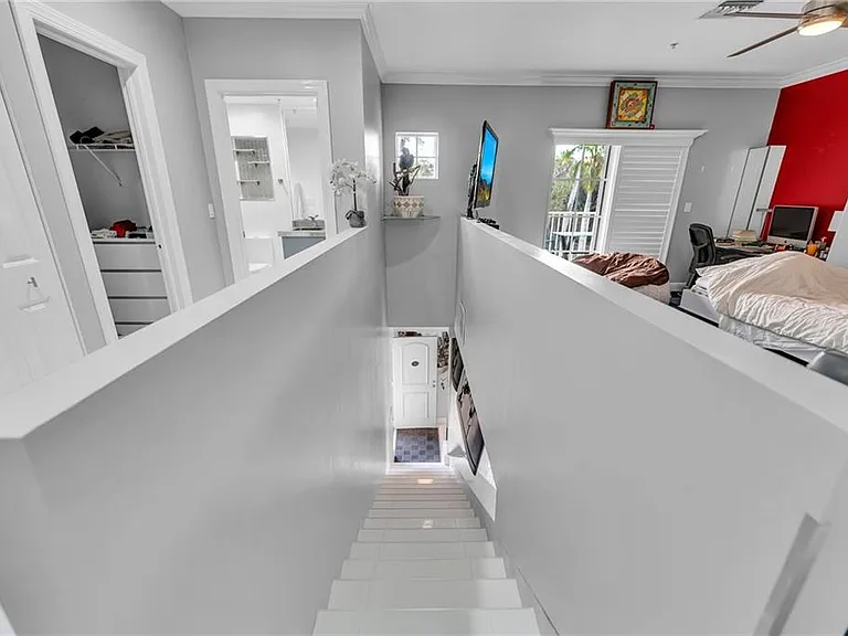 2080 W 1st St — Photo 14