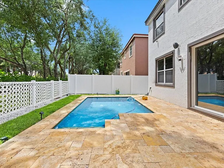 5014 SW 155th Ter — Photo 32