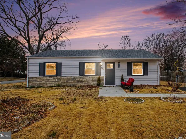 1229 E Longview Dr, Woodbridge, VA 22191