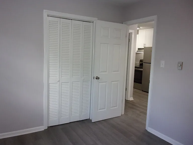 1045 W Meadow Dr — Photo 10