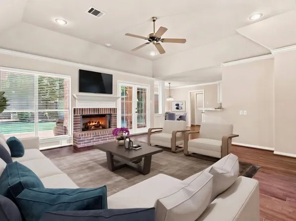 101 Lakeside Dr, Montgomery, TX 77356