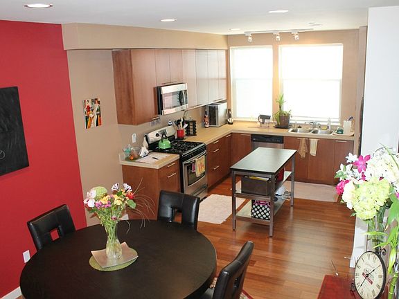 4th image of 1220 N Northgate Way #15