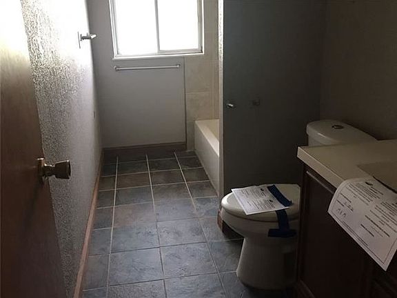 4th image of 2404 Beechwood Blvd
