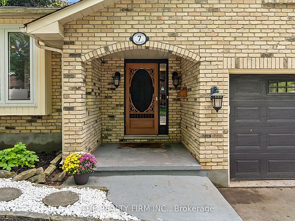 3rd image of 7 Somerset Cres