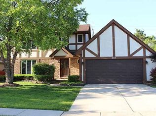 553 Northport Dr, Elk Grove Village, IL 60007