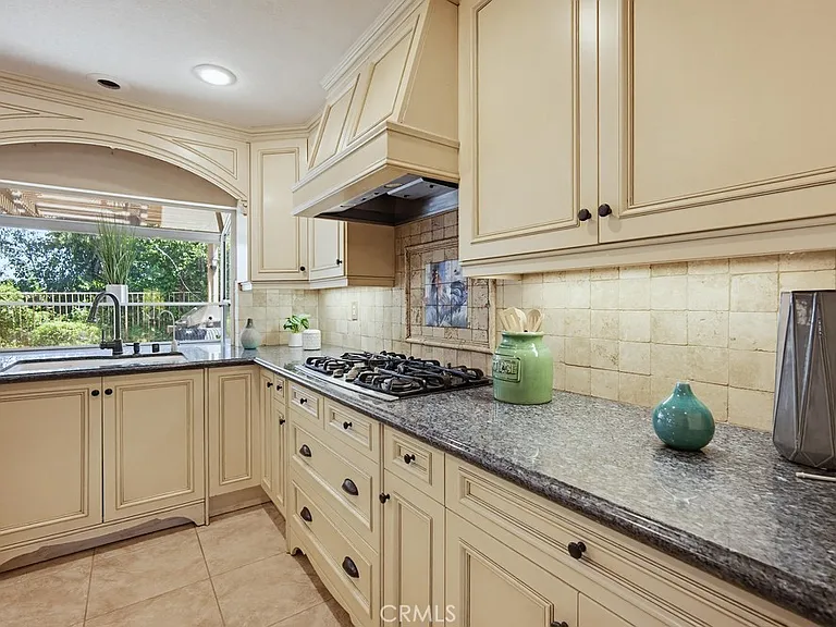 3731 Columbia Cir — Photo 10
