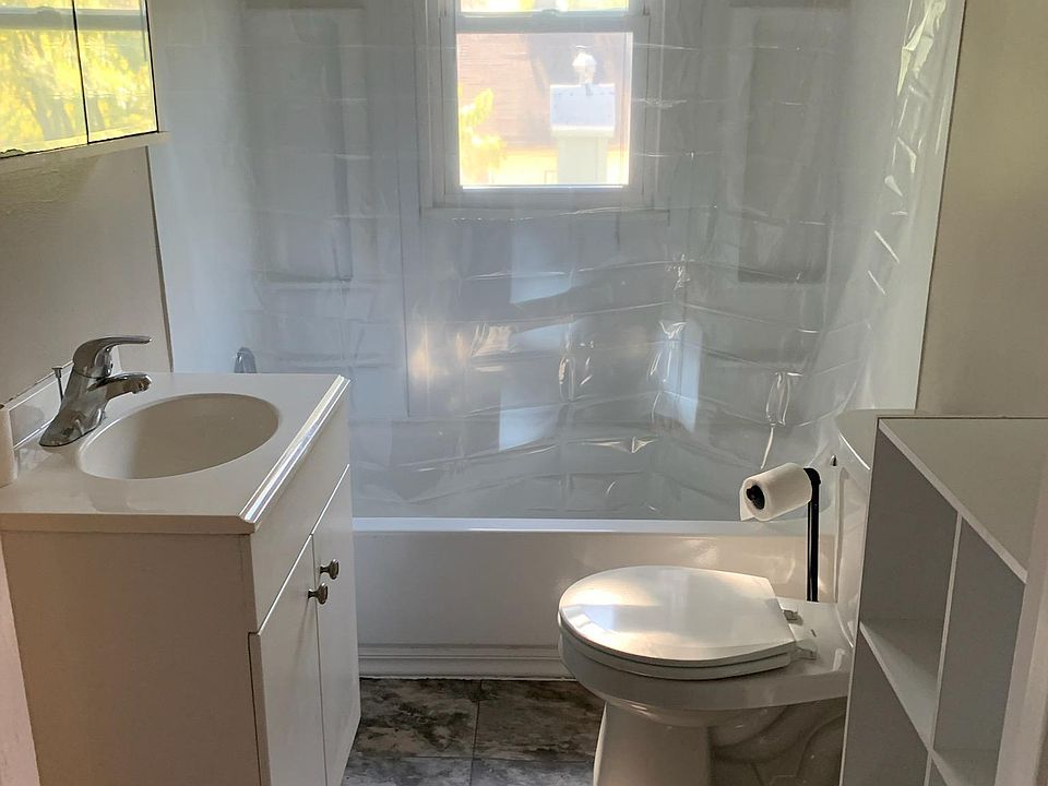 2nd image of 1518 E 12th St #3
