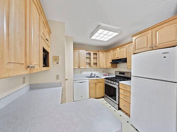 4th image of 685 Oak St #12-9