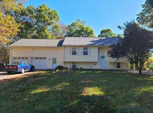 74 Doe Crossing Dr, Pascoag, RI 02859