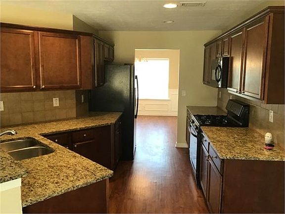4th image of 2220 Park Estates Dr