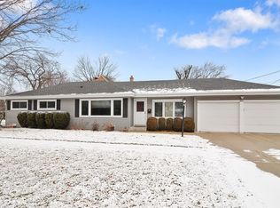 401 N Prospect Manor Ave, Mount Prospect, IL 60056