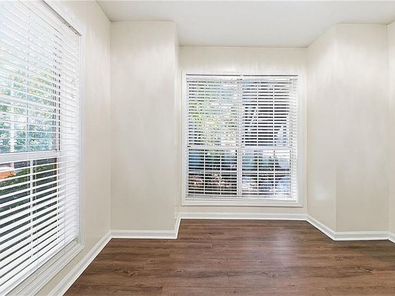 4th image of 1364 Weatherstone Way NE