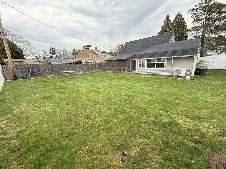 168 Red Maple Dr E — Photo 17