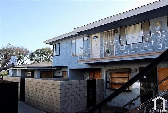 2709 W Rosecrans Ave — Photo 7