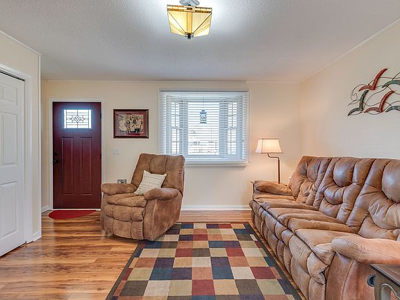 5th image of 1010 Ashwood Dr