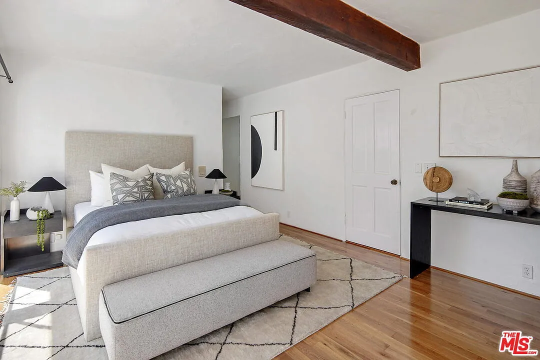 2 bed, 2.5 bath, 1600 sqft, $7,450 — Photo 4