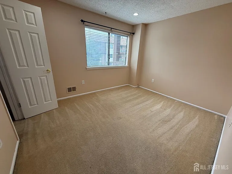 1302 Edison Glen Ter — Photo 23