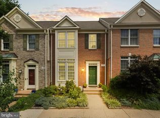 11762 Valley Ridge Cir, Fairfax, VA 22033