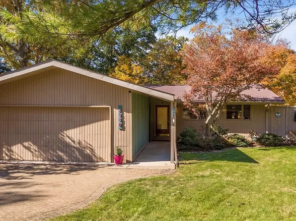 2380 Willow Dr, North Huntingdon, PA 15642