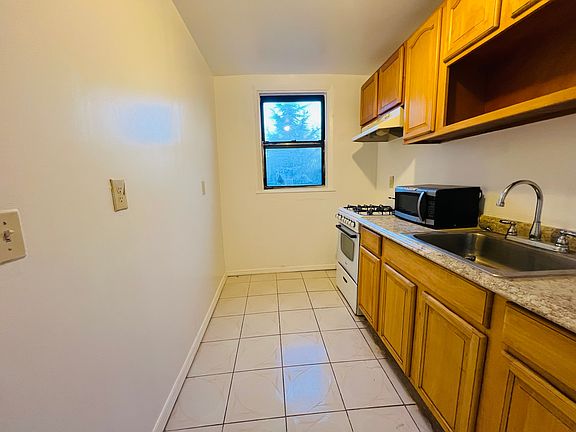 4th image of 39-69 47th St #2Z