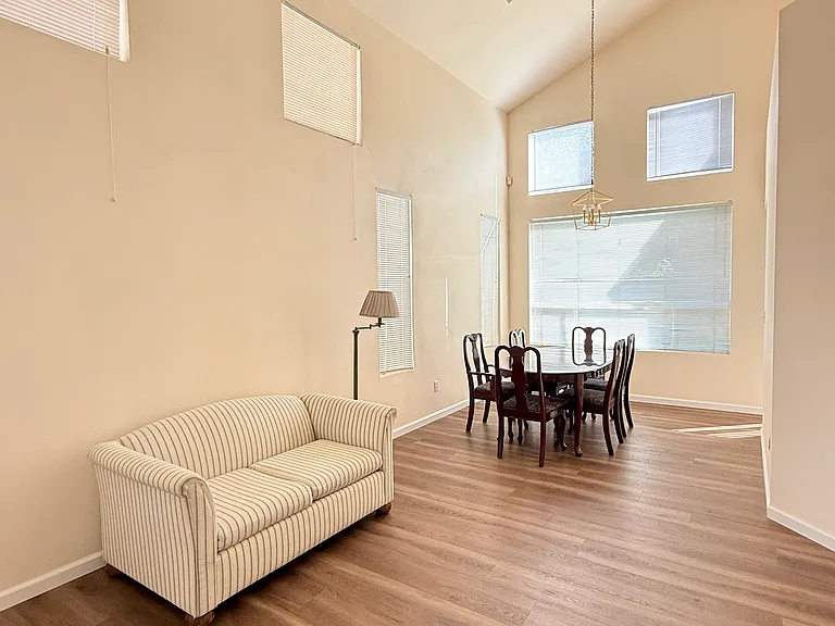 3324 E Island Ct — Photo 8