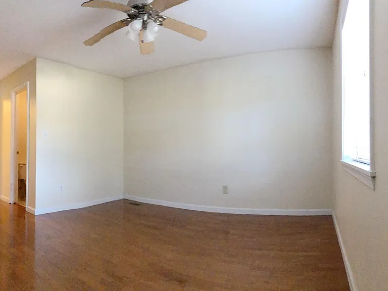 116 Kingsbury Dr — Photo 18