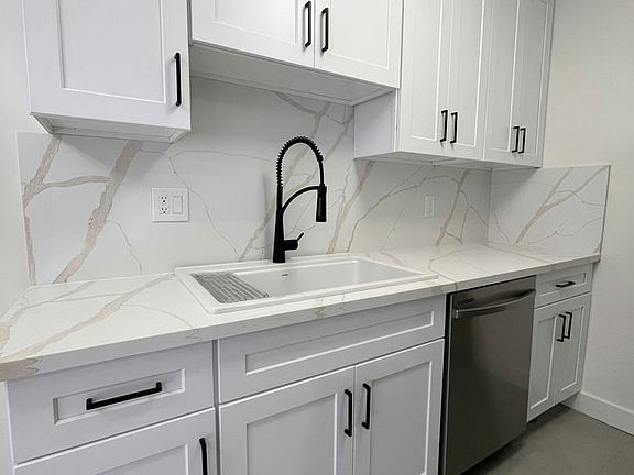 4th image of 838 Lincoln Blvd #3