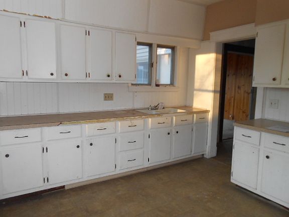 2nd image of 209 N Chilson St